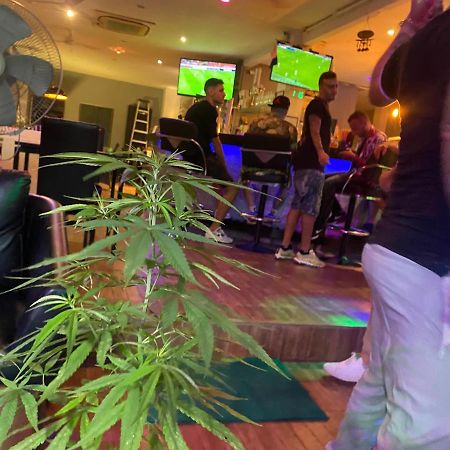 Green Mango Guesthouse Patong Екстериор снимка