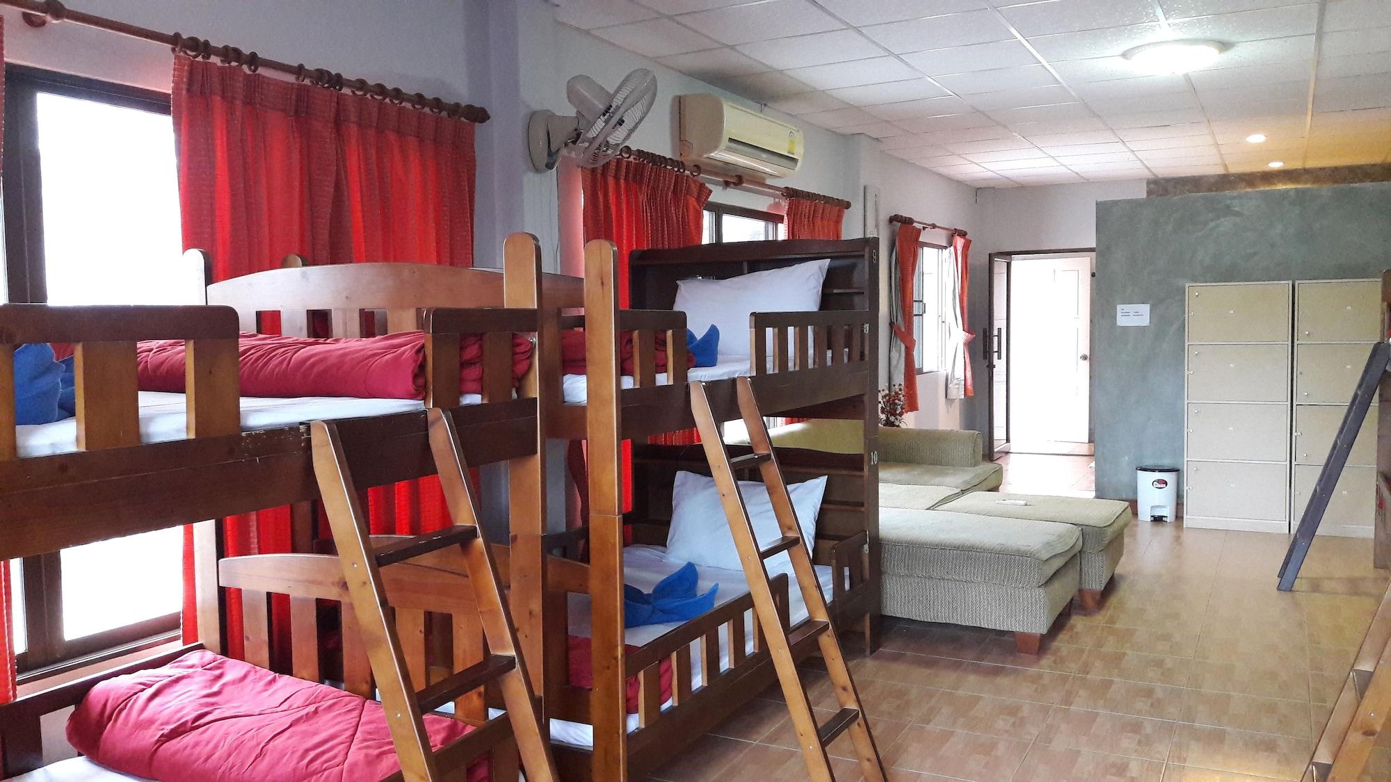 Green Mango Guesthouse Patong Екстериор снимка