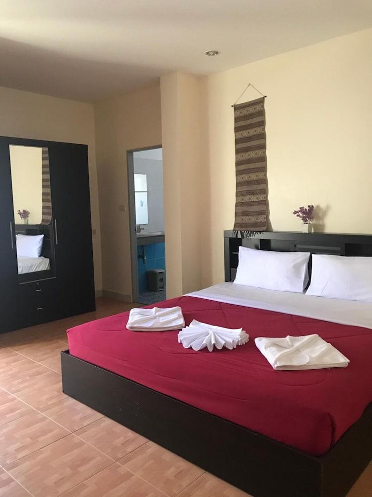 Green Mango Guesthouse Patong Екстериор снимка