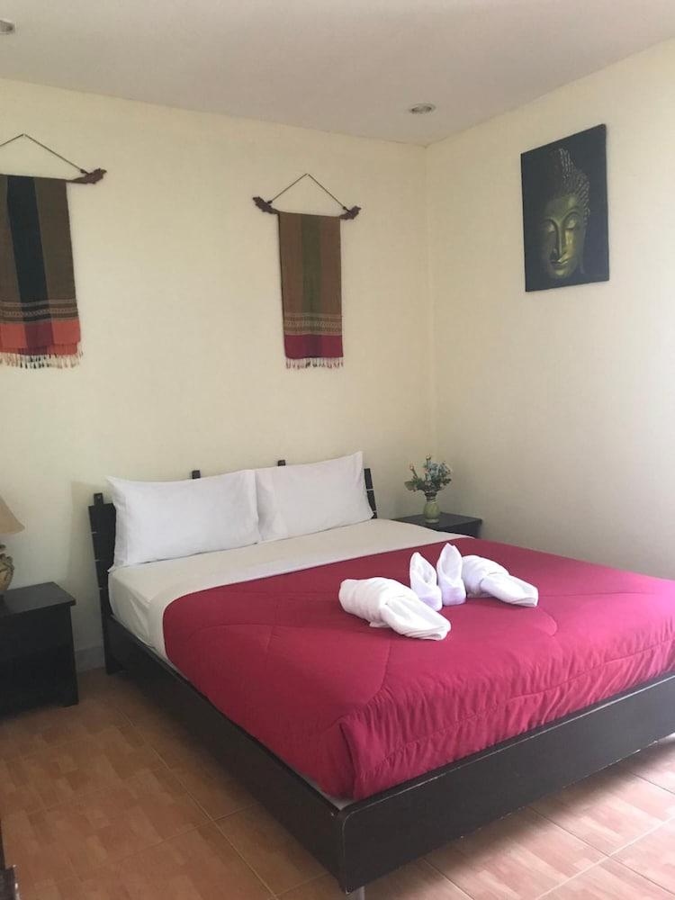 Green Mango Guesthouse Patong Екстериор снимка