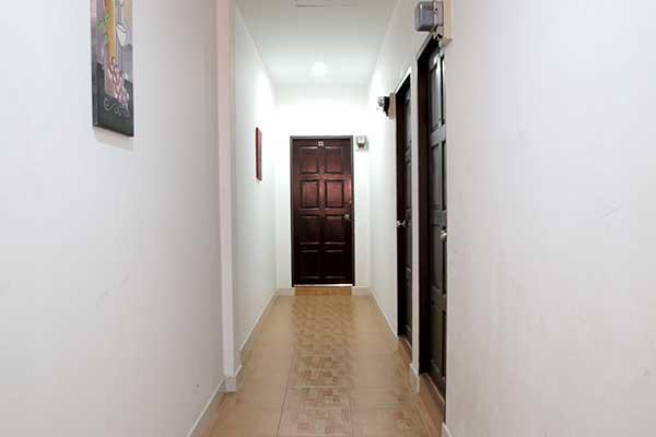 Green Mango Guesthouse Patong Екстериор снимка