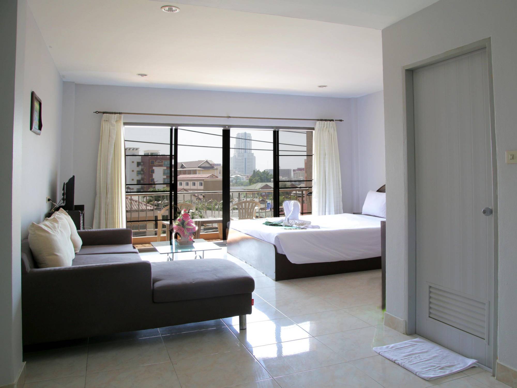 Green Mango Guesthouse Patong Екстериор снимка