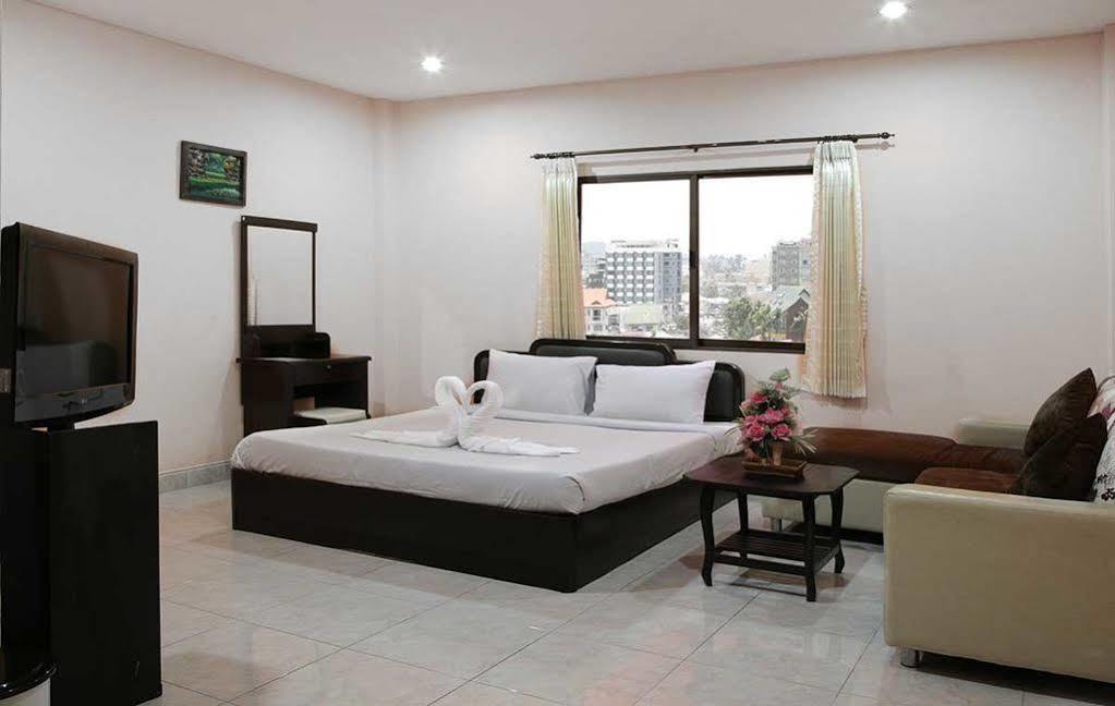 Green Mango Guesthouse Patong Екстериор снимка