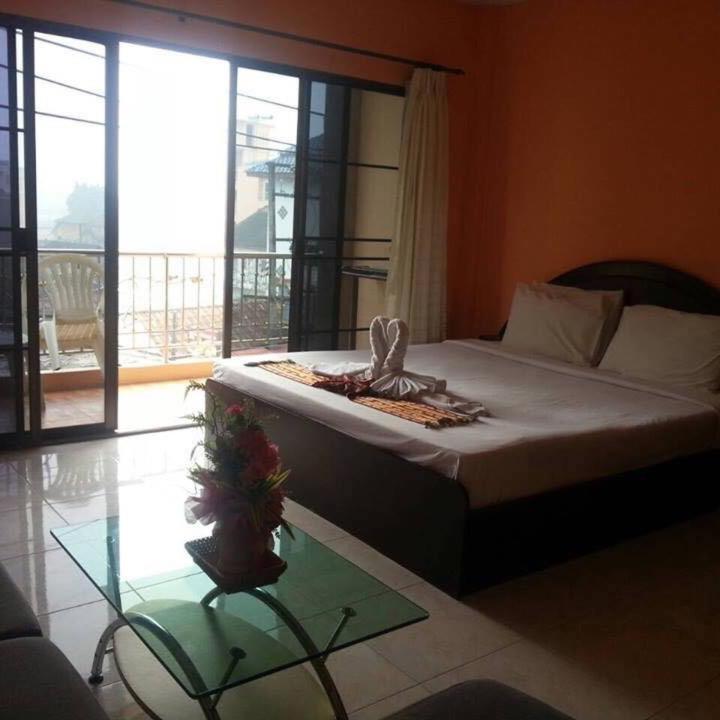 Green Mango Guesthouse Patong Екстериор снимка